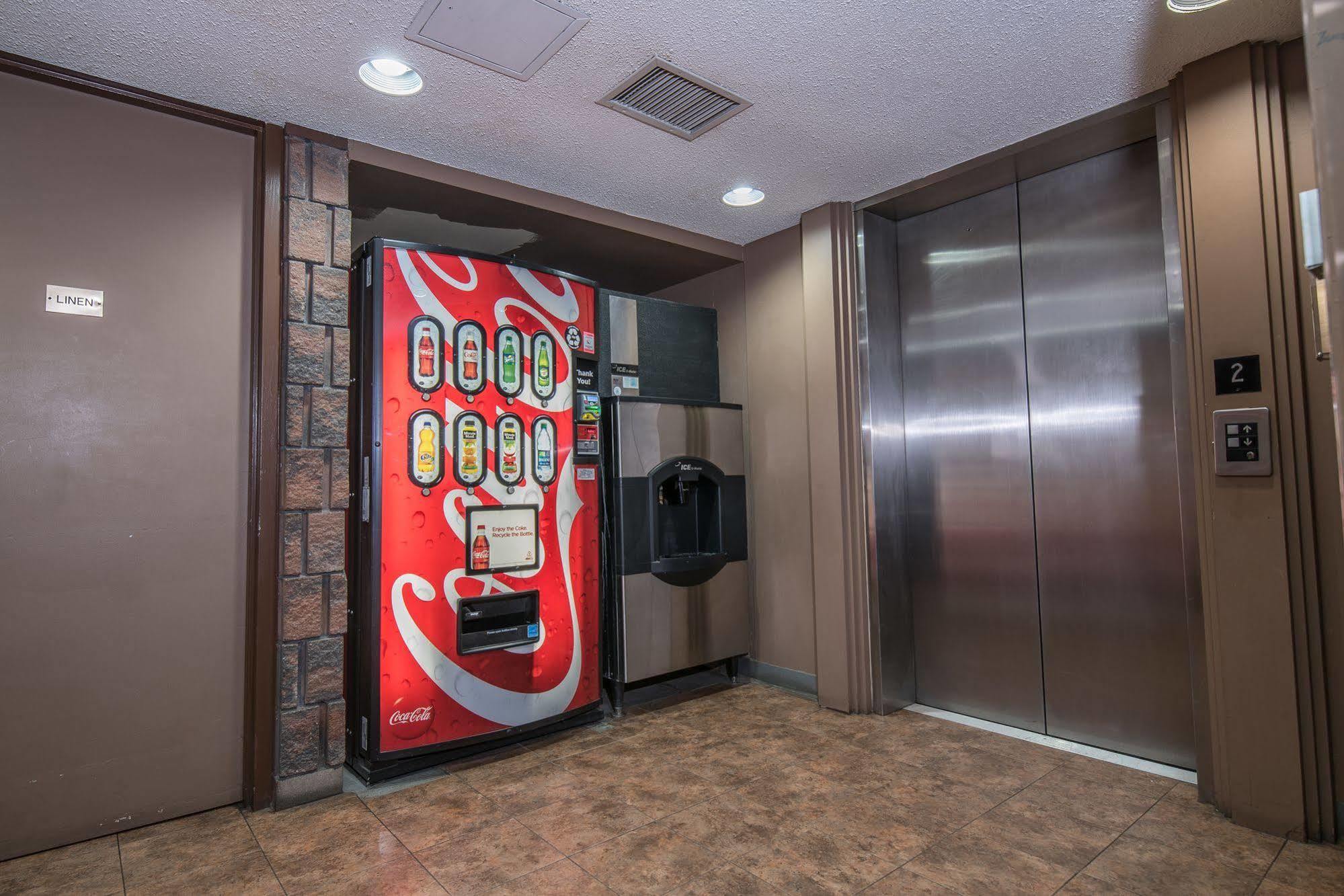 Argyll Plaza Hotel Edmonton Zewnętrze zdjęcie